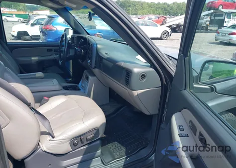 2002 Chevrolet Suburban 1500 Lt z USA, uszkodzony, nr VIN 3GNFK16Z92G267319